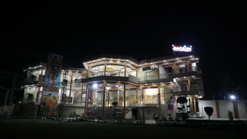 Hotel cm Palace, Varanasi Hotels in Dafi