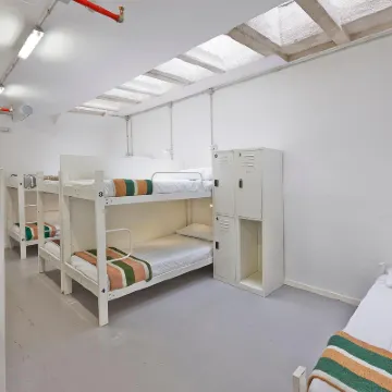 Hola Hostal Collblanc Hotels near Museo de Hospitalet de Llobregat