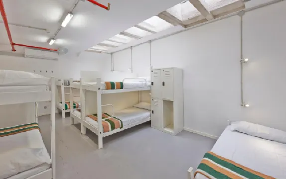 Hola Hostal Collblanc