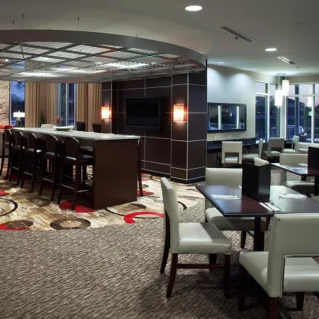 DoubleTree by Hilton Savannah Airport