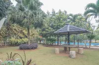RedDoorz Plus @ Lodaya Gunung Geulis Puncak Hotels in Megamendung