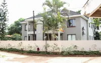 Apartments at 14 Mombo Road Hoteles cerca de Miracle Gardens