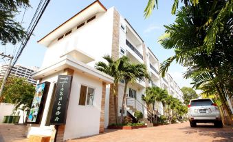 Hidden Palm Pool Villas