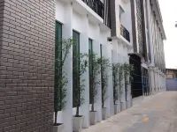 Samranchaykhong Hotel Hotels near Wat Roi Phra Phutthabat Phu Manorom