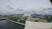 Skyview Univ360 Place Facing Mines Lake فنادق في سيري كيمبانجان