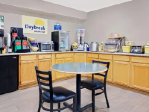 Days Inn by Wyndham Paris Hotels in Lamar County