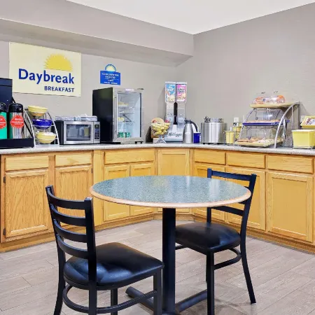 Days Inn by Wyndham Paris