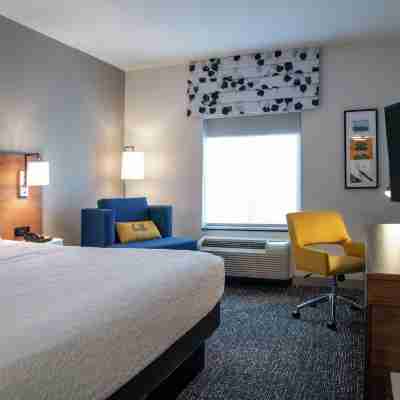 Hampton Inn & Suites Sherman Oaks Rooms