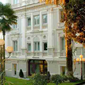 Hotel Flora Hotel Exterior