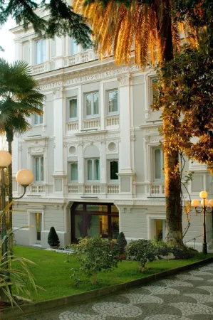 Hotel Flora Отели в г. Гроттаферрата