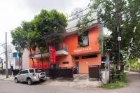 RedDoorz Syariah Near Grand Galaxy Park Các khách sạn ở Bekasi