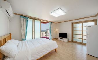 Samcheok Star of the Sea Pension (Ocean View, Pet Companion)