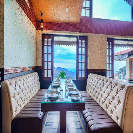 Pax Hotel Ark 150 Meters from Mall Road
