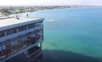 Hoedjiesbaai Hotel