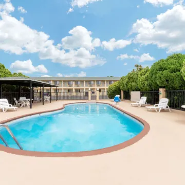 Days Inn by Wyndham Snyder