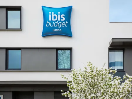 Ibis Budget Saint-Quentin-en-Yvelines Vélodrome Отели в г. Ивелин