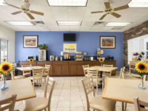 Days Inn by Wyndham Oglesby/ Starved Rock Hotels in Oglesby