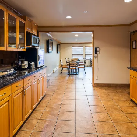 Best Western Plus Country Meadows Inn