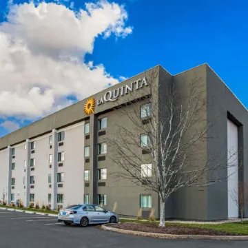 La Quinta Inn & Suites by Wyndham Hartford - Bradley Airport