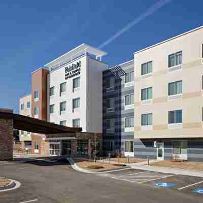 Fairfield Inn & Suites Fayetteville Hotel Exterior