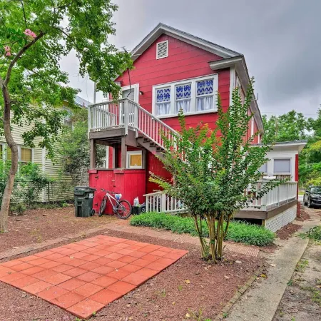 New Bern Home w/ Yard, Grill + Walkable Location