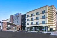 Fairfield Inn & Suites Moorpark Ventura County Hotel berhampiran LensCrafters