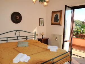 Villa Vallereale Beautiful Garden and Private Pool 9 km from Sperlonga