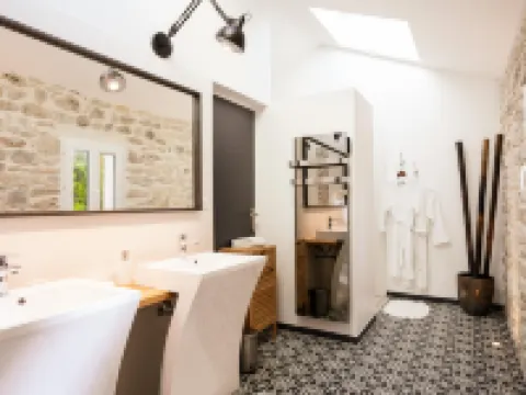 Architect-Designed Villa with Heated Pool & Private Hot Tub 卡納克酒店