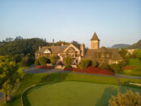 Yunxi Anji Golf Resort Villa (Happy Storm Water Park) Hotel berhampiran Anji Passenger Transport Center