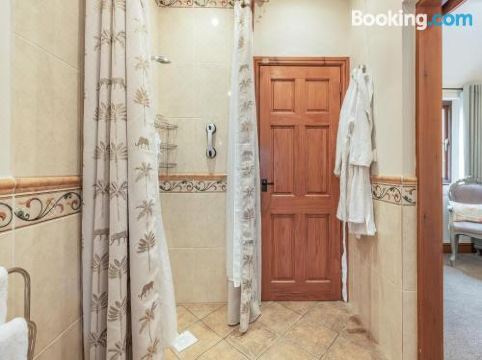 Beckside Hotel Overview