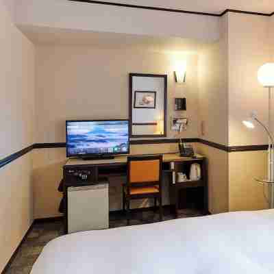 Toyoko Inn Chiba Eki Higashi Guchi Rooms