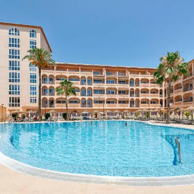 巴伊亞熱帶住宿 鄰近Loro Sexi Ornithological Park的酒店