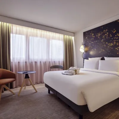 Hôtel Mercure Paris la Défense Hotels near Jardin du square des Corolles
