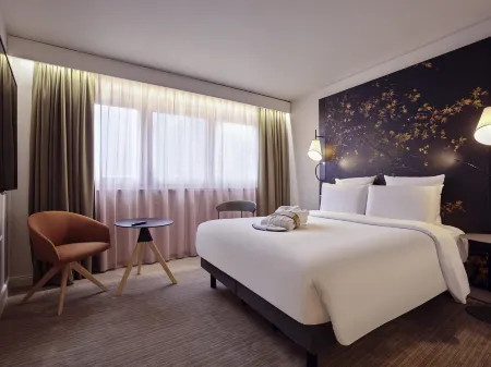 Hôtel Mercure Paris la Défense Отели рядом с достопримечательностью «Парк Бекон»