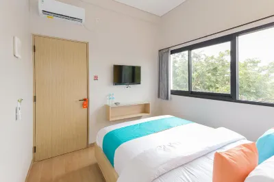 Sans Hotel Clover Ace Surabaya by RedDoorz Hotels in Sambikerep Subdistrict