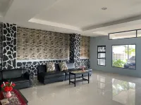 Super OYO 3903 Sweethome Syariah Guesthouse Hotels in Guntung Payung