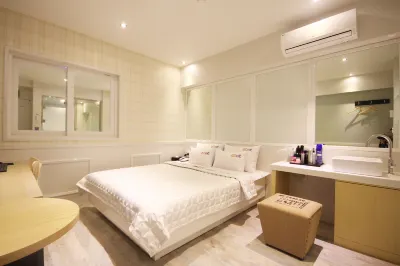 Busan Oncheonjang Cube Hotels near Geumgang Park