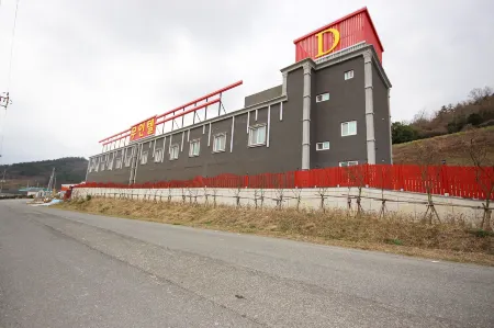 Jindo JD Self Check-in Motel Отели рядом с достопримечательностью «Jindo Mysterious Sea Route»