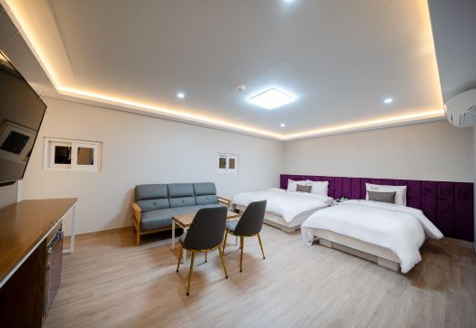 외부 전경 및 주차장 1