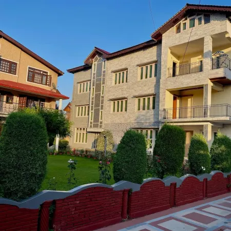 Khawabgah by "The Khayabaan" - Airconditioned 2BHK Apartment in City Centre 3.5 km from Dallake