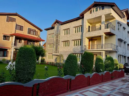 Khawabgah  by "The Khayabaan" - Airconditioned  2BHK Apartment in City Centre 3.5 km from  Dallake - gimnasio
