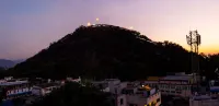 Ponnis Hotel