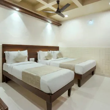 Mannars Deluxe Lodge