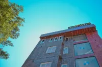 Hotel Reef Atlantis Hotels near Cellular Jail
