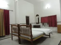 Kunjpur Guest House Hôtels à proximité de : Alopi Devi Mandir
