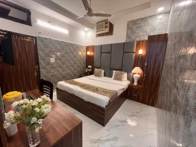 Hotel Embassy Hotels near Clock Tower