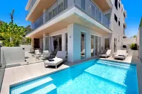Luxico West Beach - Homestays