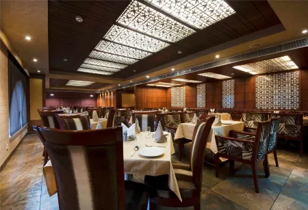 Hotel Regent Grand Отели рядом с достопримечательностью «NIMS Institute»