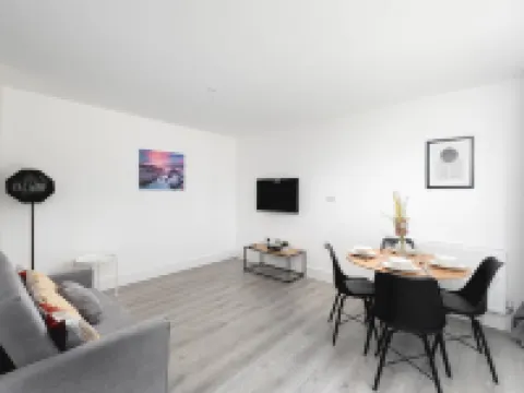 Skyvillion -Vineyard Court- Enfield 1Bed with Balcony