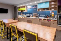 Home2 Suites by Hilton Raynham Taunton - Breakfast